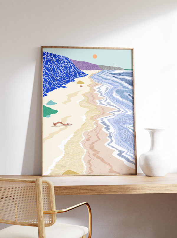 Obra Tide II de Ana de Lima en gran formato, con paisaje costero vertical, playa, acantilado azul, mar en tonos suaves y sol sobre el horizonte.